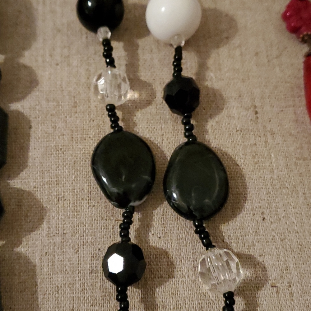 Three long necklaces - Picture 3 of 7